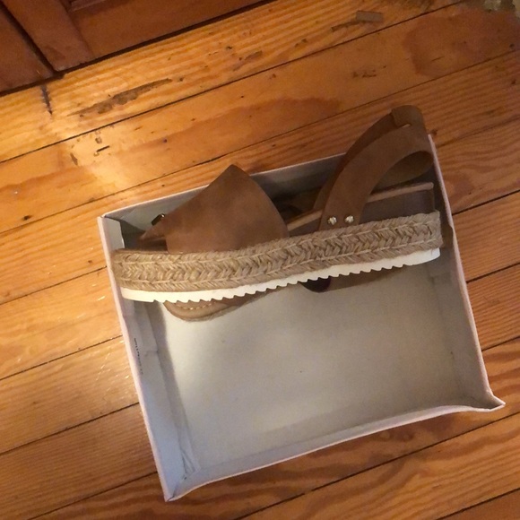 Soda sandals size 7 - Picture 3 of 5